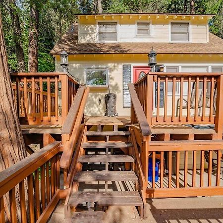 The Yellow Cottage In The Woods Skyforest Exterior foto