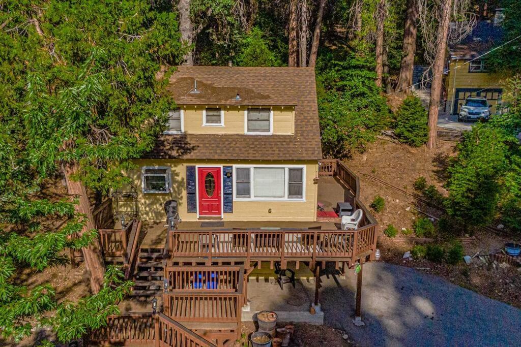 The Yellow Cottage In The Woods Skyforest Exterior foto